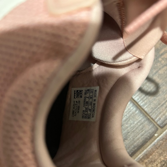 ADIDAS - Picture 3 of 5